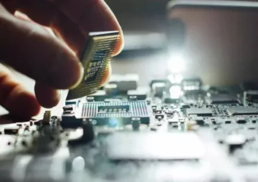 الحرب بين واشنطن وطهران تضغط على السباق التكنولوجي العالمي 