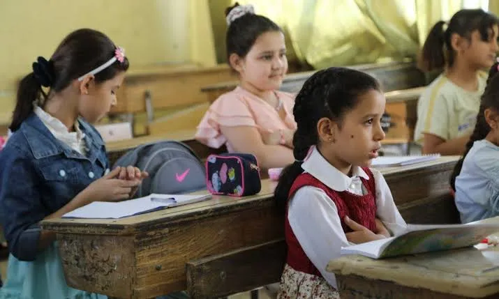 الدروس الخصوصية: وسيلة تعليمية أم عبء مستمر على الأسرة؟