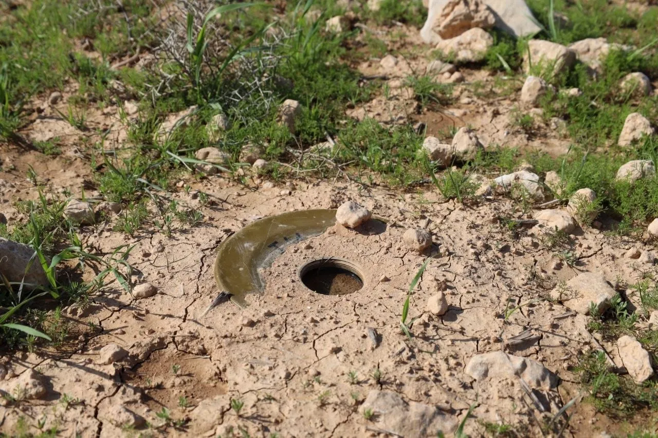 الفرقة 72 تبدأ إزالة مئات الألغام قرب طريق M4 في عين عيسى بريف الرقة