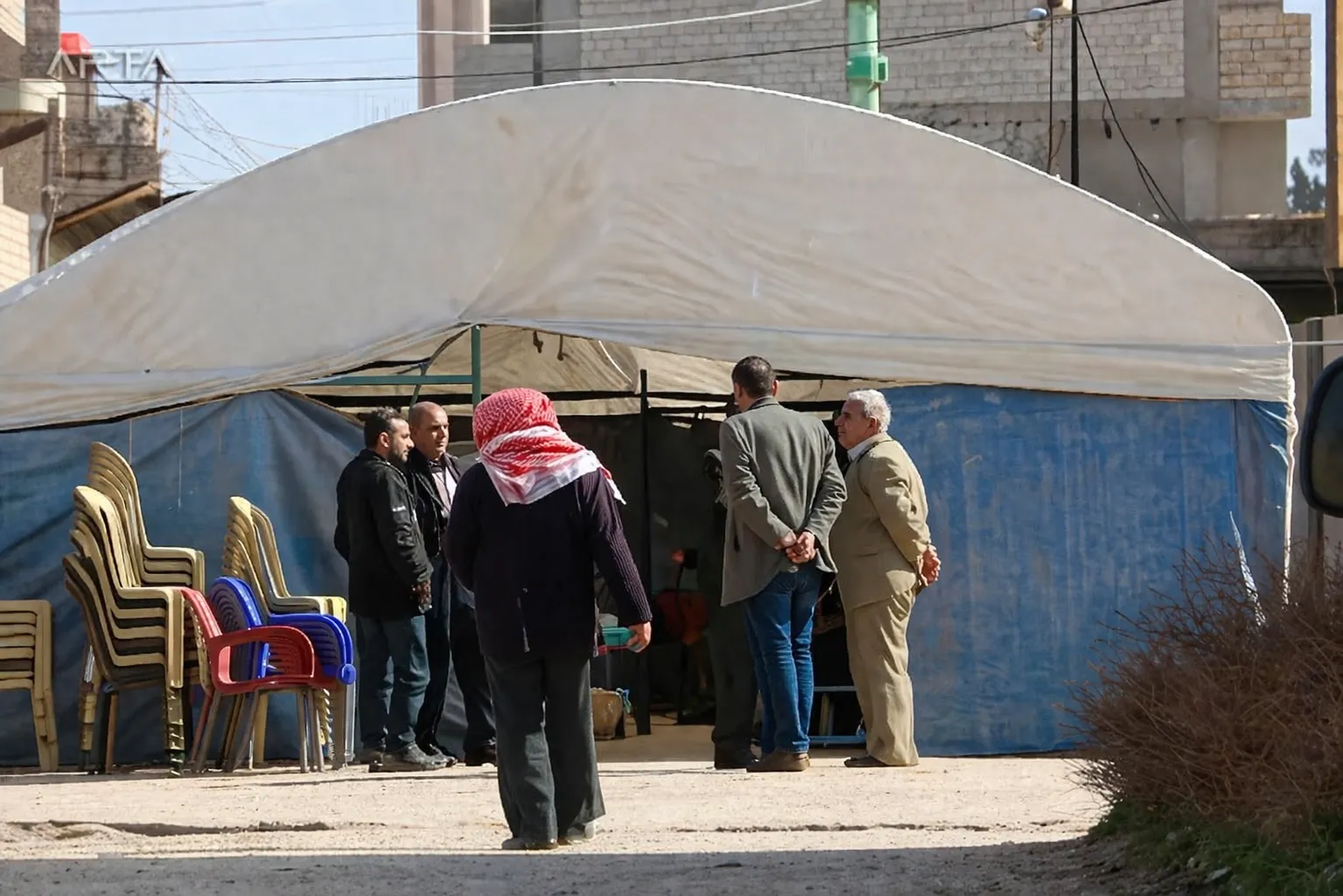 طقوس العزاء في سوريا.. حين يتحول الحزن إلى تضامن جماعي