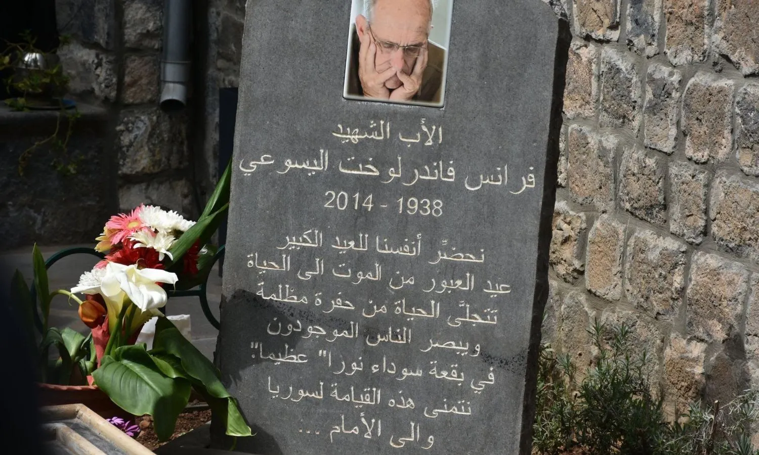 في ذكرى اغتياله.. الأب فرانس فاندرلخت صوت المحاصرين في حمص وشاهد على مأساة الحصار