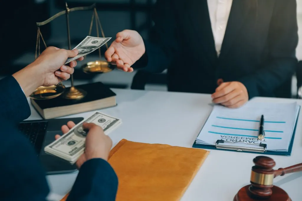 الثقة وحدها لا تكفي: لماذا علينا توثيق الديون والعقود في سوريا.. حقوقي يوضح