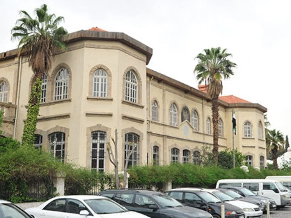 جدل حول تعيين هلا حسن في وزارة السياحة يعيد طرح ملف إعادة تدوير كوادر النظام البائد