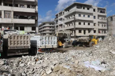 إدلب: جهود مستمرة لإزالة الأنقاض وتسريع التعافي الخدمي