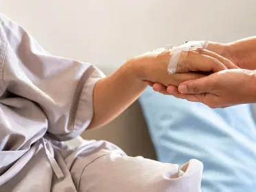 زيارة المريض في سوريا.. عادة اجتماعية راسخة بين الدعم والالتزام المجتمعي