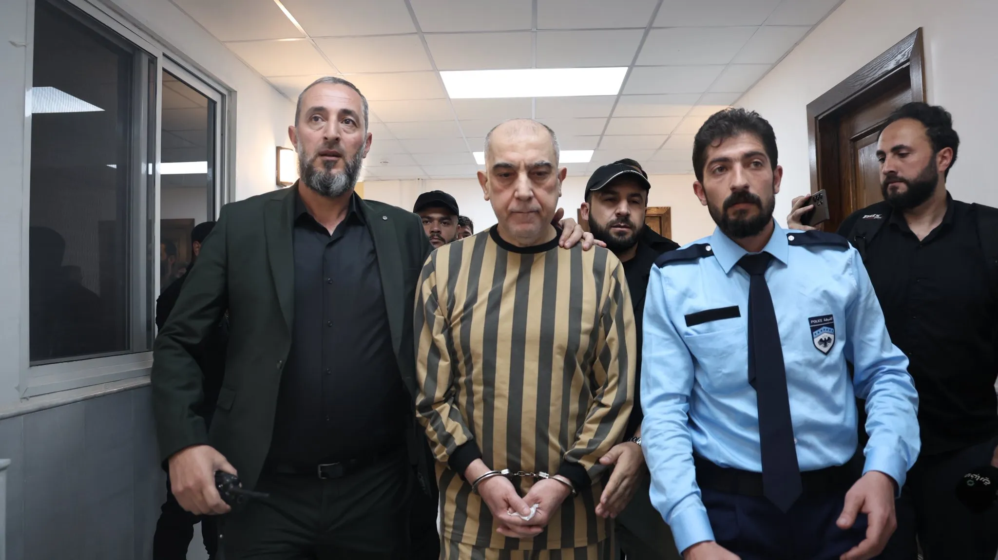 محاكمة عاطف نجيب واعتقال أمجد يوسف.. خطوات أولى في مسار العدالة الانتقالية بسوريا