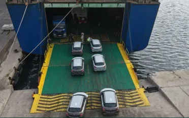 استئناف تصدير السيارات عبر مرفأ اللاذقية يعيد تنشيط الدور اللوجستي السوري إقليمياً