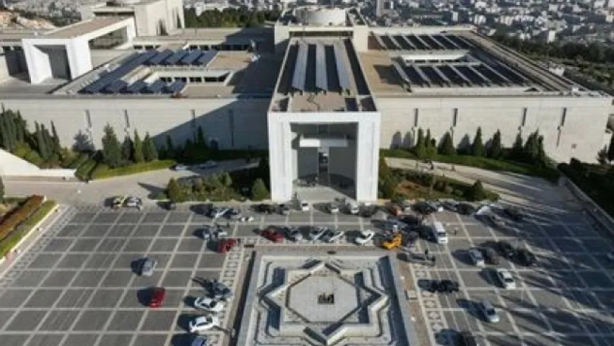 قرار رئاسي ينظم استخدام السيارات الحكومية ويحدد الامتيازات وفق المناصب