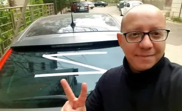 صطيف الأعمى يحاول التنصل من تاريخه ويزعم كره بشار الأسد بعد خروجه من السجن