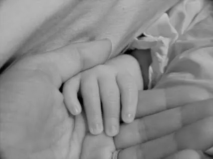 “أولادي من حقي”.. مبادرة تدعو لمنح الأمهات كامل الحقوق والقرار في حياة أطفالهن