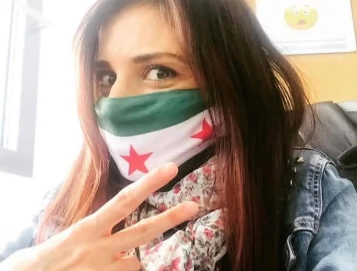 وفاة سيلفانا إسلام… ناشطة ارتبط اسمها بالمخيمات والعمل الإنساني في الشمال السوري
