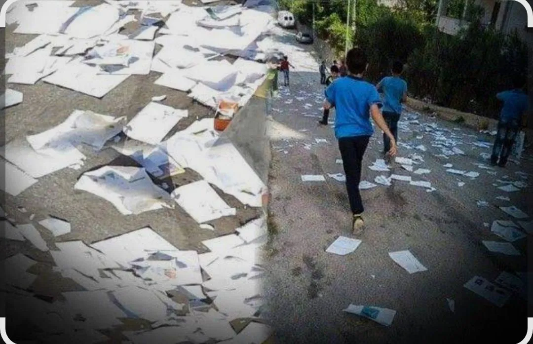 تمزيق الكتب والدفاتر بعد الامتحانات… بين فرحة الانتهاء ومظاهر الإتلاف في الشوارع