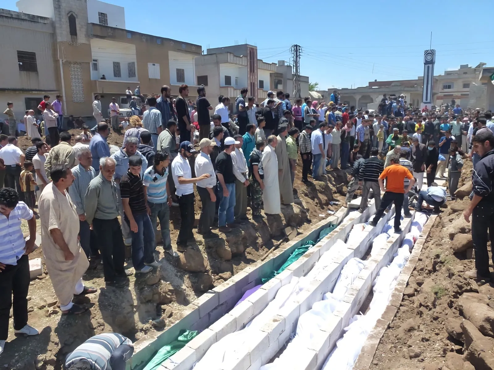 أطفال ذُبحوا داخل منازلهم..  14 عاماً على مجزرة الحولة بريف حمص 