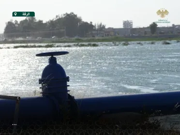 وزارة الطاقة: تراجع تدريجي لمناسيب الفرات بعد تجاوز ذروة الموجة المائية واستمرار الجهود لإعادة المحطات المتضررة إلى الخدمة