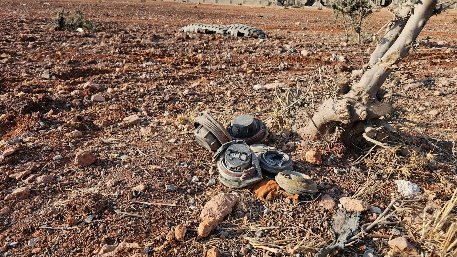 قتيلان بينهم طفل و3 إصابات في درعا وحلب إثر انفجار مخلفات الحرب 