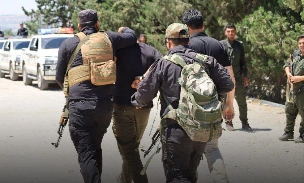الأمن الداخلي يعلن توقيف 20 شخصاً على خلفية الاعتداءات على حواجز شرق حلب