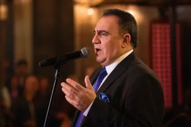 من هو شادي جميل؟.. المطرب الذي عاد إلى الواجهة بعد إلغاء حفله بدمشق