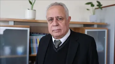 "العواك" أول رئيس لمجلس الشعب السوري .. مسيرة قانونية وأكاديمية تقود أول سلطة تشريعية في المرحلة الجديدة
