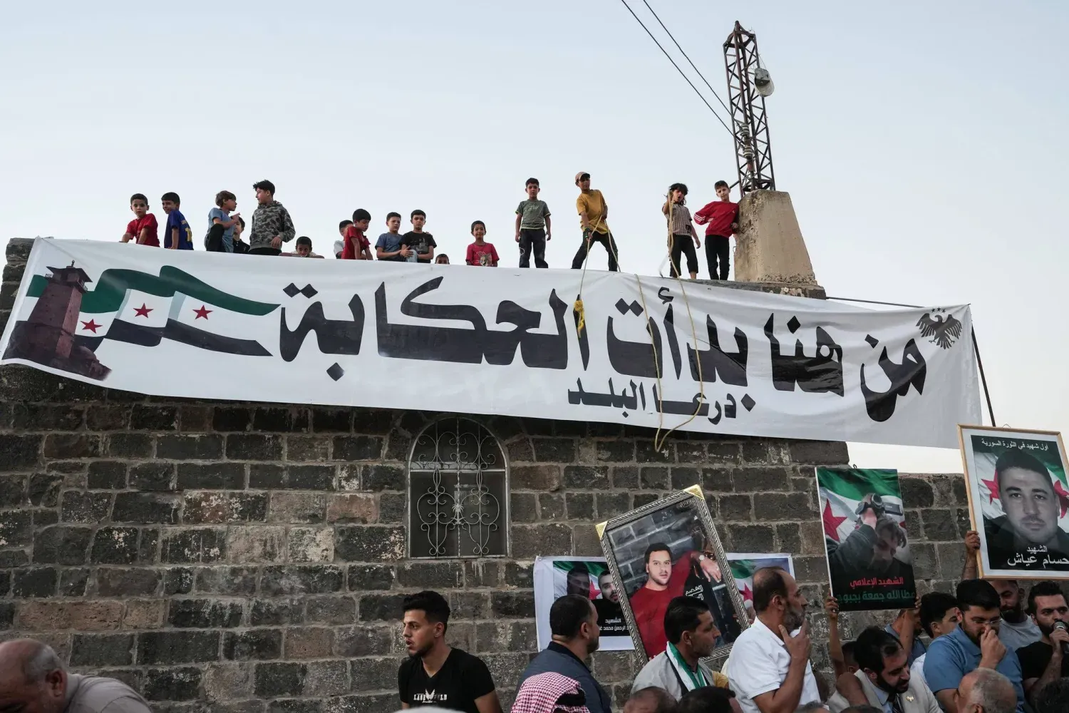 نشطاء وإعلاميو حوران يحتجون على استدعاء ناشط بسبب منشور وينتقدون طريقة التعامل مع القضية