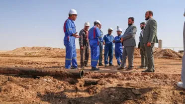 الرقابة والتفتيش تكشف تجاوزات في حقول النفط بدير الزور وتكف يد 9 مسؤولين