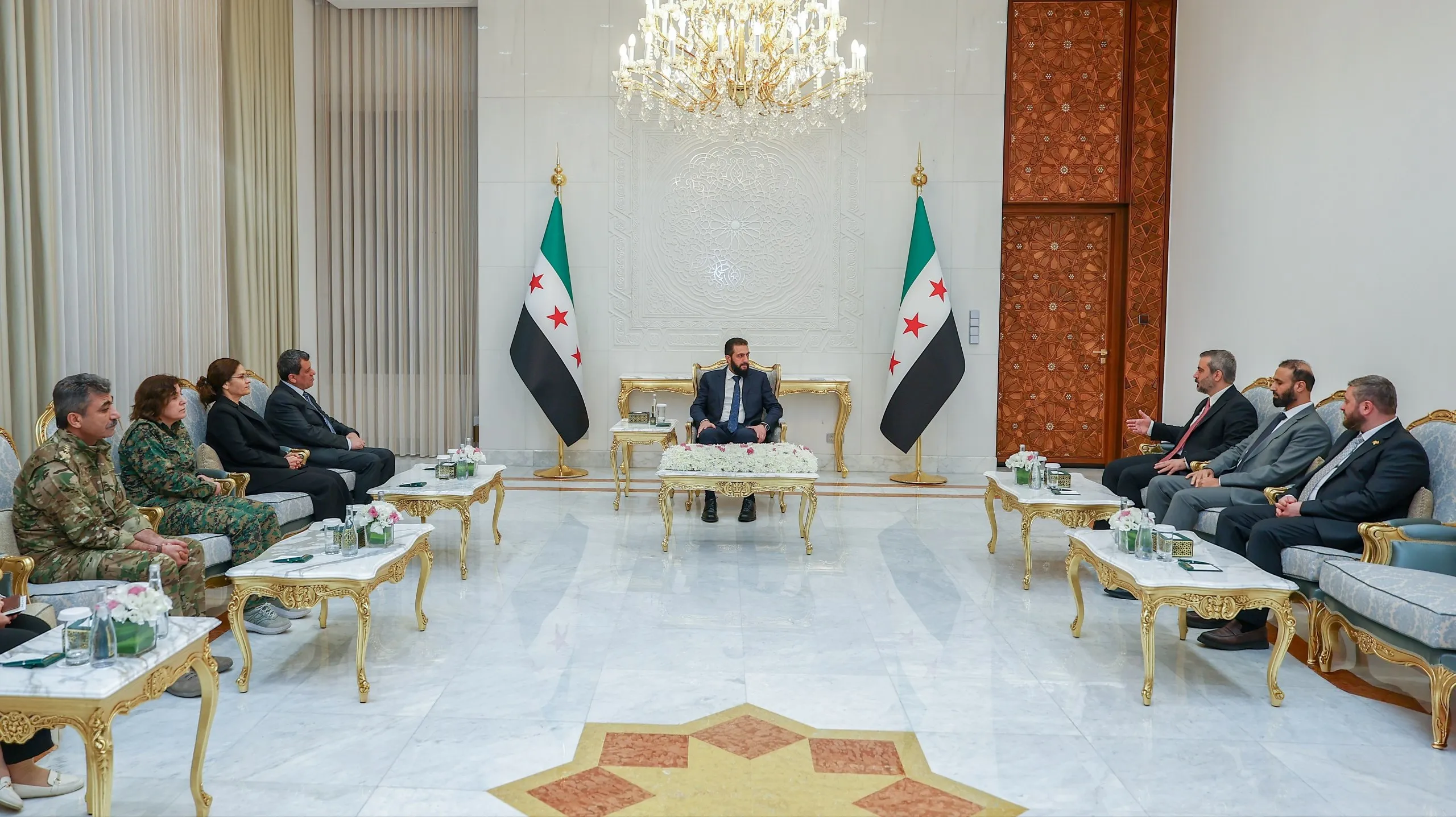 كيف فكك الرئيس أحمد الشرع عقدة "قسد" وأعاد شمال شرقي سوريا إلى مؤسسات الدولة؟