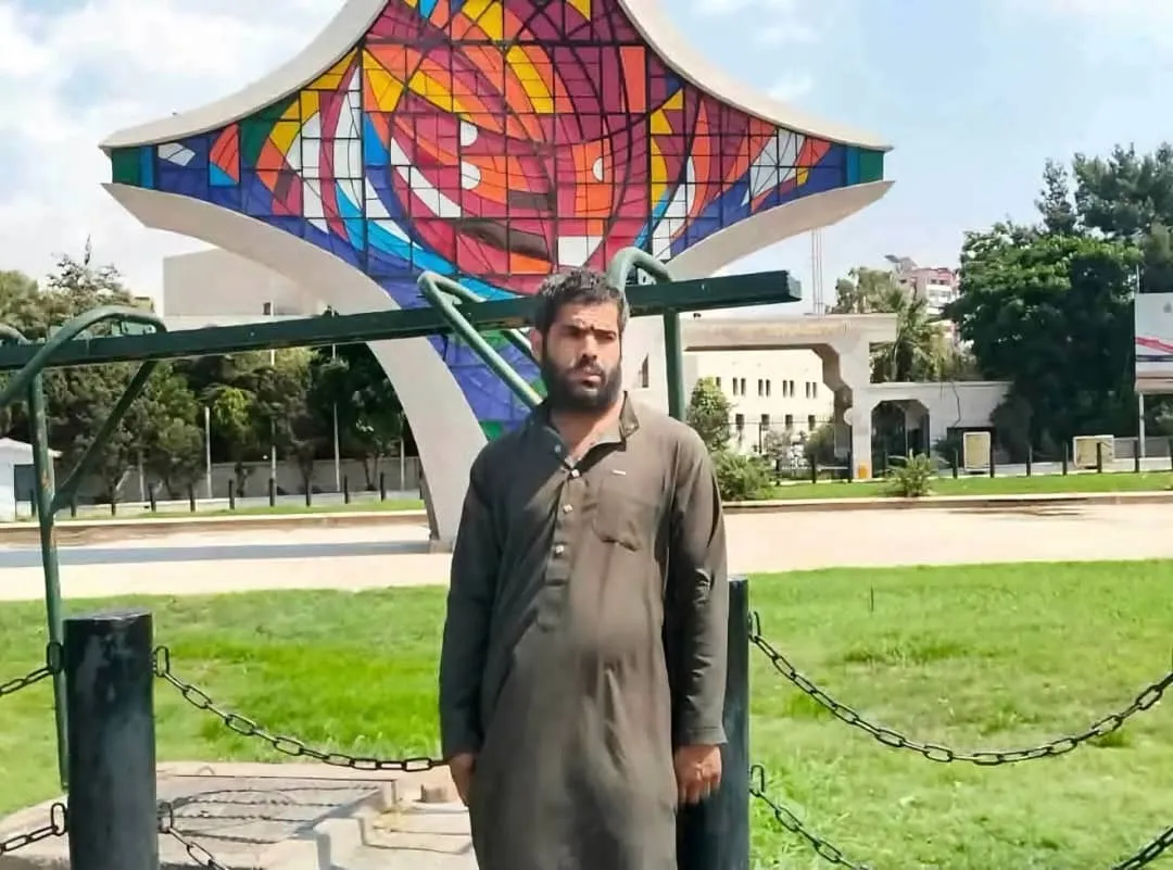 السخرية من شاب بسبب جلابيته تعيد تسليط الضوء على التنمر وتأثيره في الهوية والانتماء