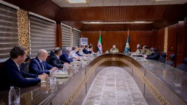 وزير الدفاع يبحث مع مسؤول عسكري فرنسي التعاون في المجالات الدفاعية