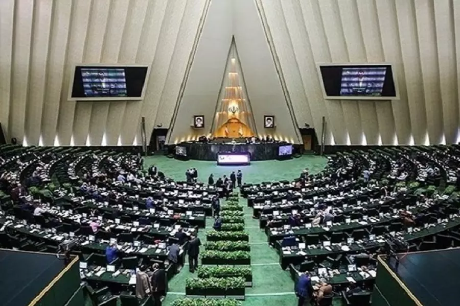 مشروع قانون في البرلمان الإيراني يلزم الحكومات المتعاقبة بـ"القضاء على إسرائيل" ..!!