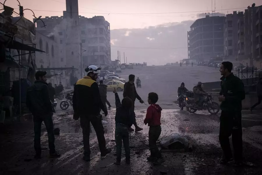 عشرة شهداء بينهم مسعف بقصف جوي روسي استهدف مدينة إدلب