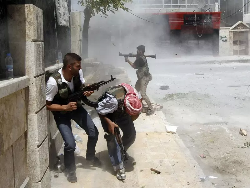 قوات الأسد تحاول اقتحام حي جوبر تحت غطاء جوي ومدفعي .. وكتائب الثوار تحاول التصدي