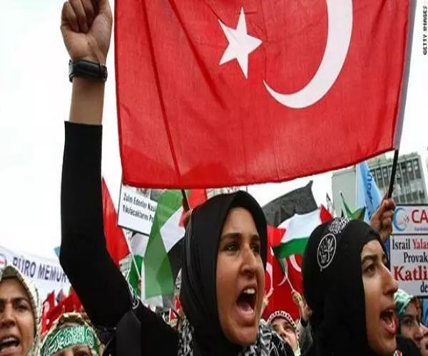 مغردون عرب يطلقون وسم أنا عربي وأتضامن مع تركيا تأكيدا منهم على الوقوف ضد الحملة الروسية الأخيرة