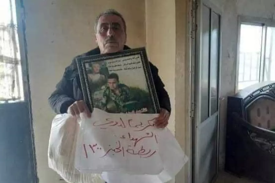 "مستعد لتفجير سيارته بالإرهابيّن" .. والد قتيل بقوات الأسد يتذلل للنظام لإعادة دعم الخبز بطرطوس
