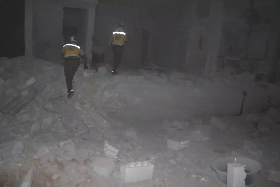 شهداء وجرحى في قرية الدير الغربي بقصف جوي متواصل طيلة ساعات الليل بريف إدلب