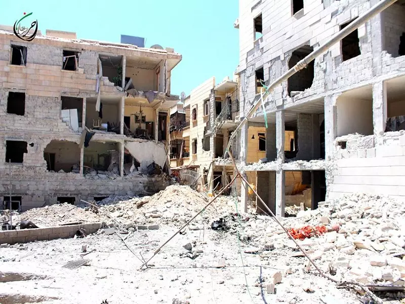 40 غارة جوية وعشرات البراميل تستهدف مدينة حريتان شمال حلب