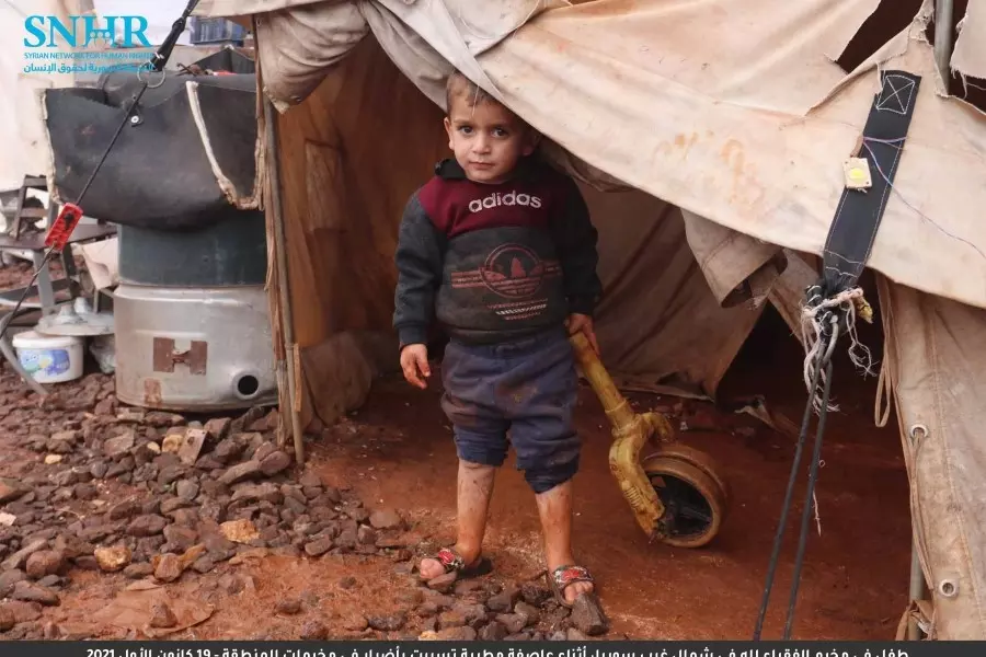 "السورية لحقوق الإنسان" توجه نداء استغاثة لـ 3640 عائلة تضررت خيامها بسبب الأمطار