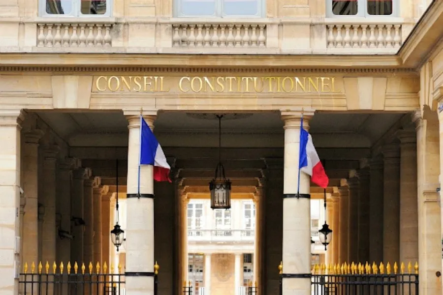 فرنسي وزوجاته الأربعة يمثلون أمام محكمة الجنايات في باريس بتهمة الانتماء لـ دا-عش