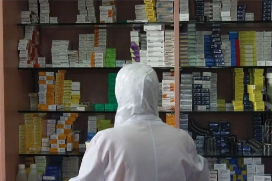 "حل لمشكلة فقدان الأدوية" .. نقابة الصيادلة بمناطق النظام تبرر رفع سعر الأدوية وتزعم توفرها