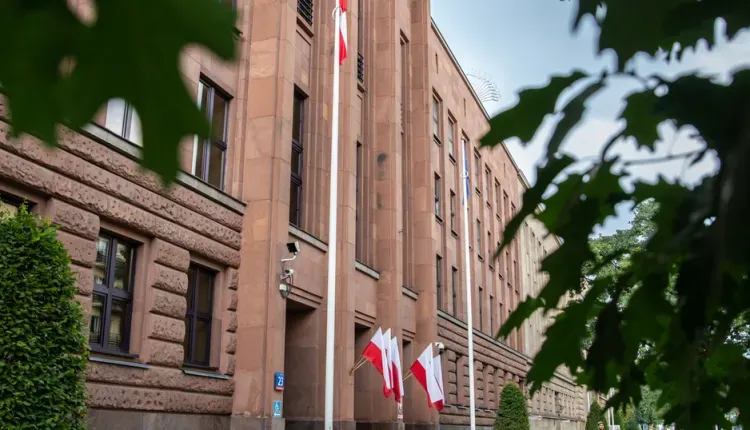 الخارجية البولندية تؤكد رفضها أي عملية تطبيع مع نظام الأسد
