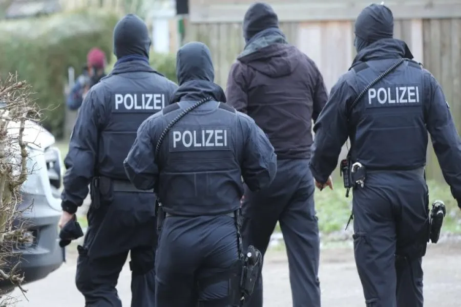 السلطات الألمانية تلقي القبض على "دا-عشي" مشتبه بمشاركته في مذبحة "الشعيطات"