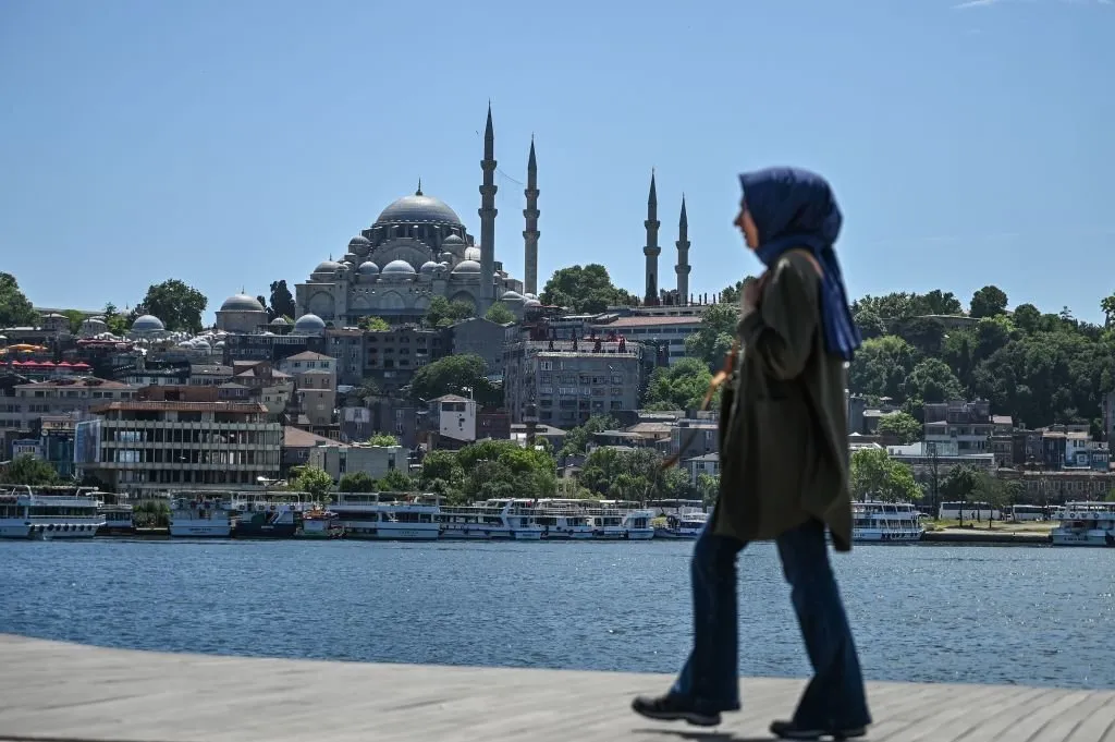 ولاية إسطنبول تكشف نسبة السوريين من عدد الأجانب المقيمين في المدينة