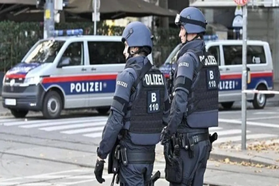 الشرطة النمساوية تعتقل أفراد شبكة يعتقد أنها هرّبت عشرات الآلاف من السوريين