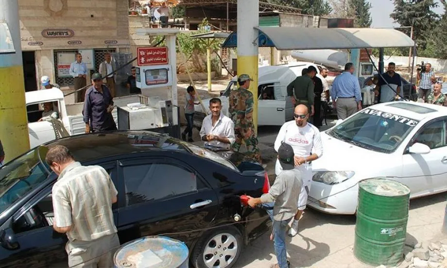 النظام يخفض مخصصات البنزين والمازوت لريف دمشق ويبرر بـ "قلة التوريدات"