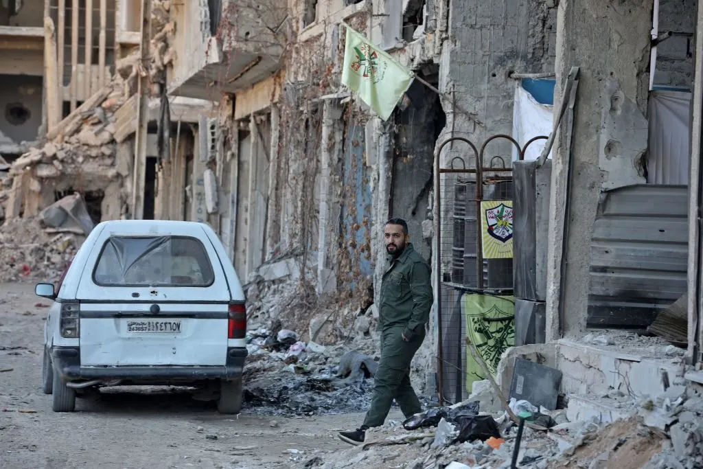 نشطاء فلسطينيون يتهمون محافظة دمشق بإعاقة إعادة الترميم بمخيم اليرموك