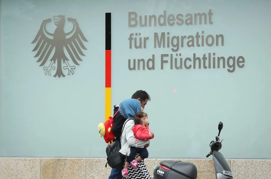 بينهم من ذوي الاحتياجات الخاصة... قرابة 108 لاجئ سوري يصلون ألمانيا قادمين من لبنان