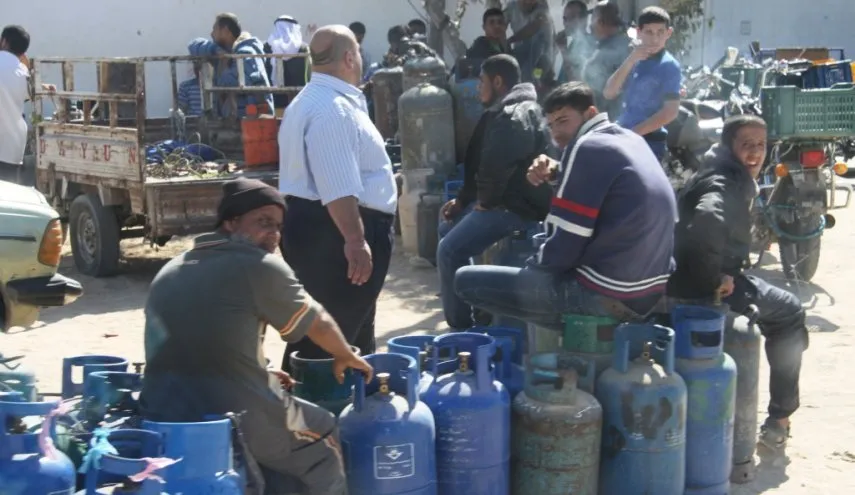 النظام يعتزم رفع سعر الغاز عبر "التأمين" .. وعود بتخفيض انتظار رسالة البنزين لـ 10 أيام