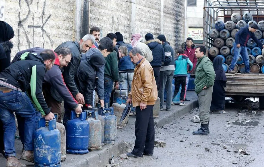 لم يُتخذ القرار بعد .. النظام ينفي رفع سعر الغاز بريف دمشق