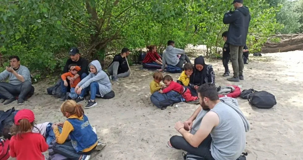 "العفو الدولية" تطالب اليونان بإنقاذ 50 لاجئاً سورياً وفلسطينياً يعانون ظروفاً خطيرة في إحدى جزر إيفروس
