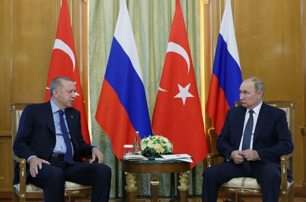صحيفة: موسكو لم تعطِ الضوء الأخضر لتركيا لشن عملية عسكرية شرقي سوريا