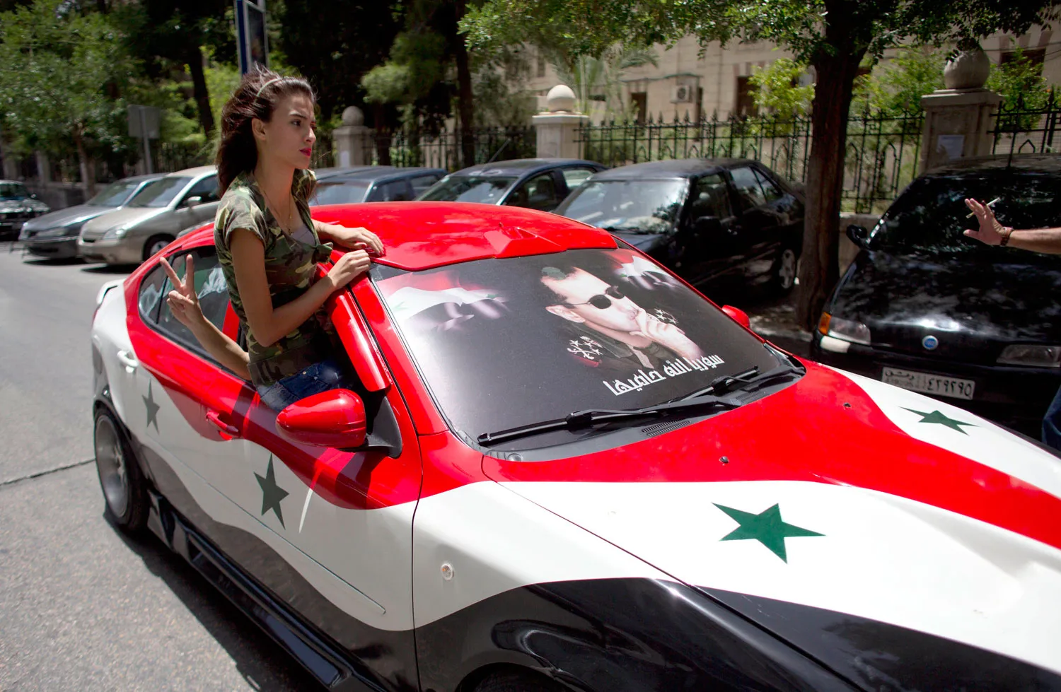 مطالباً المساواة بالظلم .. مسؤول بجامعة دمشق يدعو لسحب السيارات من المسؤولين