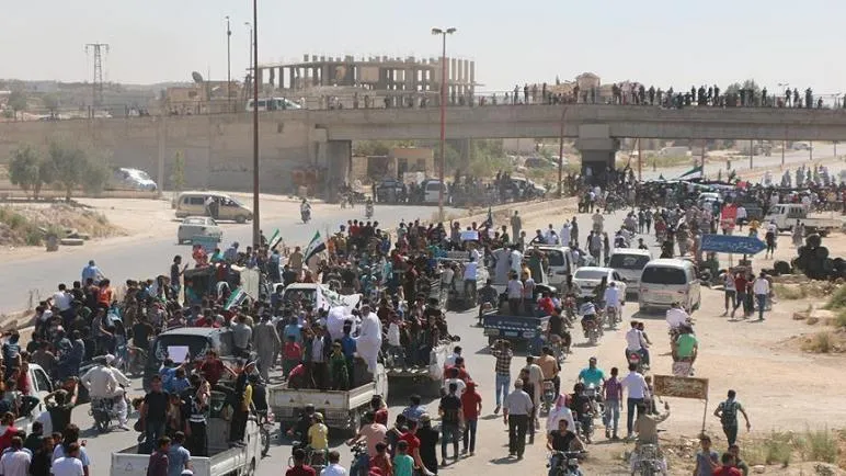 "استجابة سوريا": 700 ألف مدني بمدينة إدلب مهددون بالنزوح إلى المجهول بسبب التصعيد الروسي